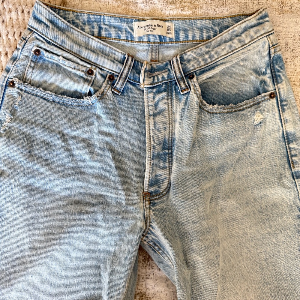 Low Rise 90s Jean